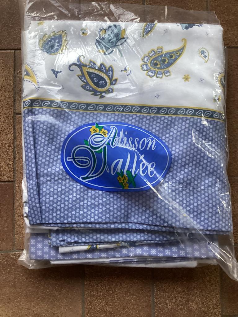 Drap blanc à motifs bleus + 2 taies d'oreiller, Maison & Meubles, Enlèvement, Blanc