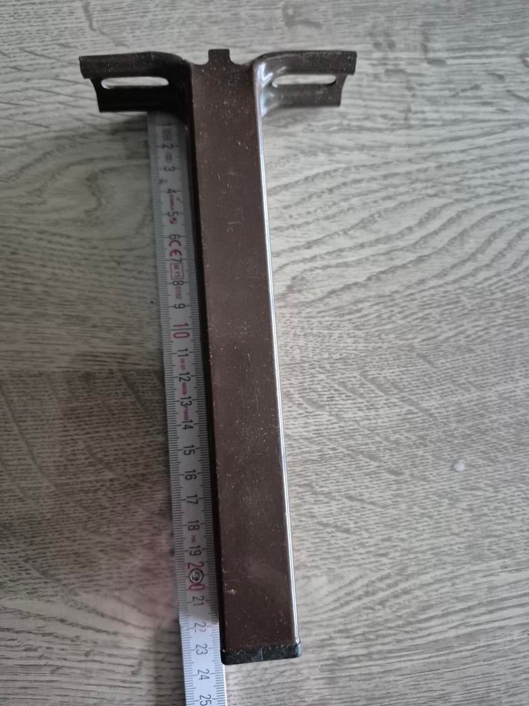 8 x metalen poten voor bedbodem, Ophalen