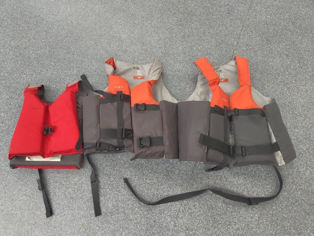 3 zwemvesten, Ophalen