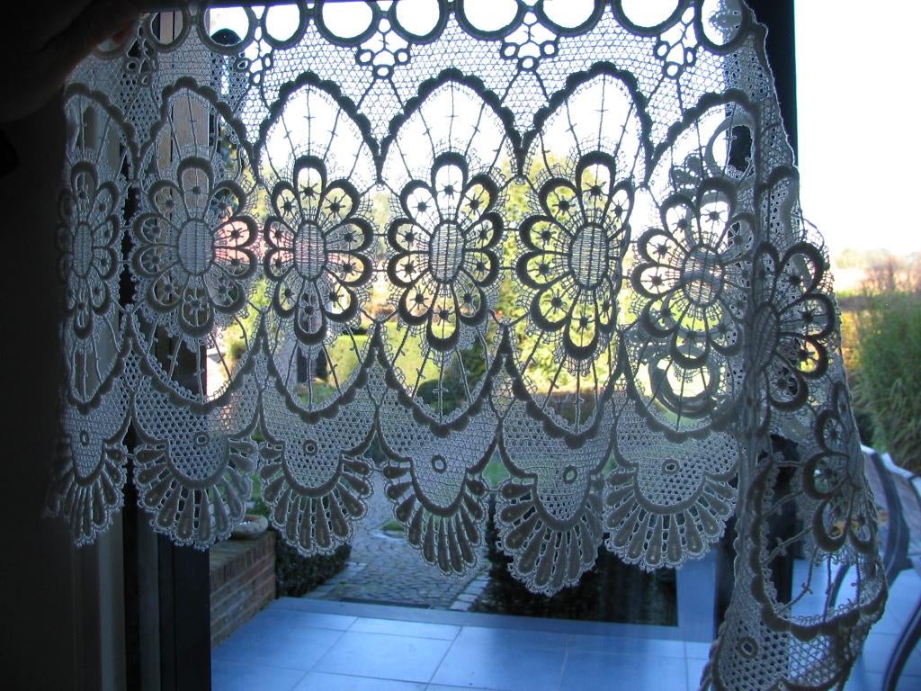 kanten gordijnen - in heel goede staat., Huis en Inrichting, Stoffering | Gordijnen en Lamellen, Zo goed als nieuw, Minder dan 100 cm