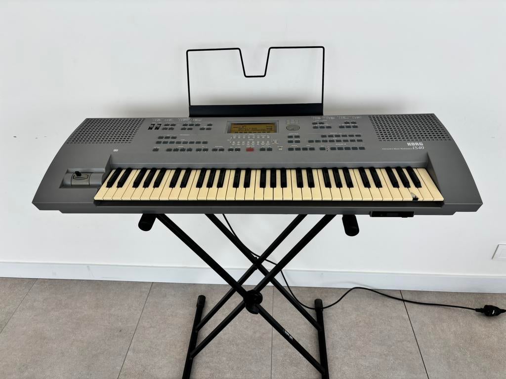 Korg iS40 keyboard – werkend + statief + accessoires, Enlèvement, Utilisé, Korg