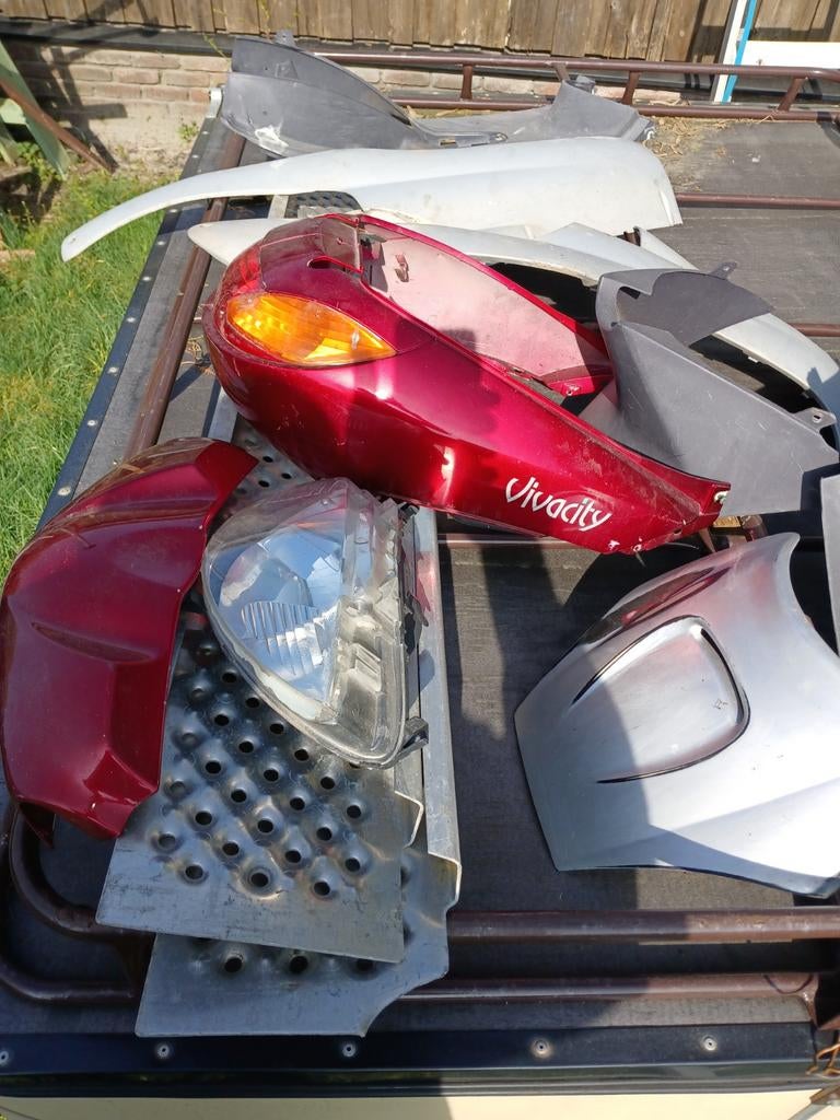 vivacity peugeot 100 cc plaatwerk, Fietsen en Brommers, Scooters | Peugeot, Ophalen of Verzenden, Gebruikt, Vivacity