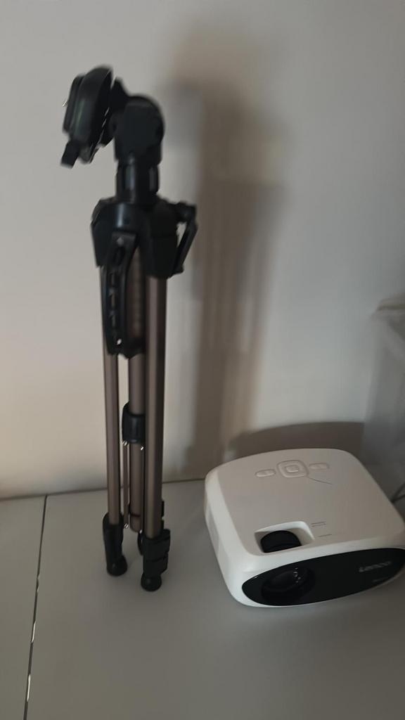 Projecteur + support, Enlèvement, Neuf