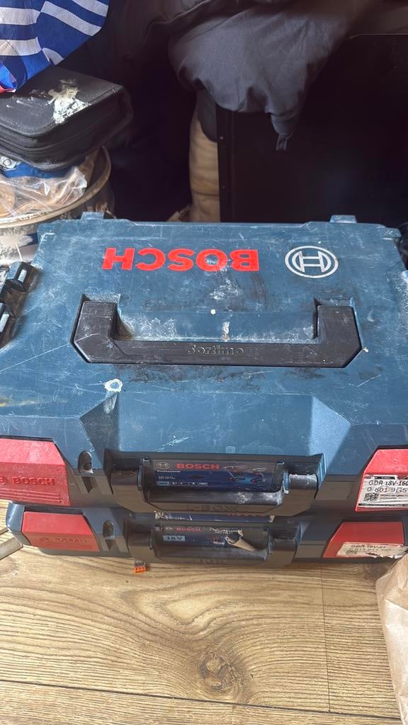 Foreuse et viseuse bosh + chargeur et 2 batteries, 400 à 600 watts, Enlèvement ou Envoi, Comme neuf, Vitesse variable