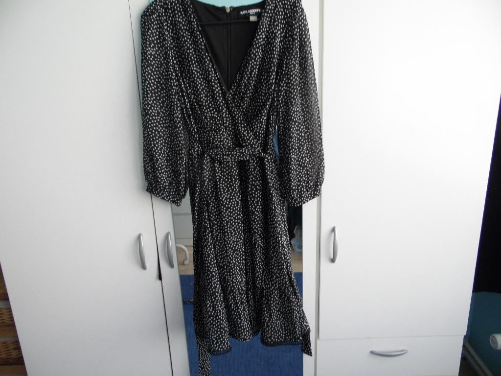 KARL LAGERFELD JURK IN PARIJS, Kleding | Dames, Jurken, Zo goed als nieuw, Maat 34 (XS) of kleiner, Zwart, Knielengte, Ophalen of Verzenden