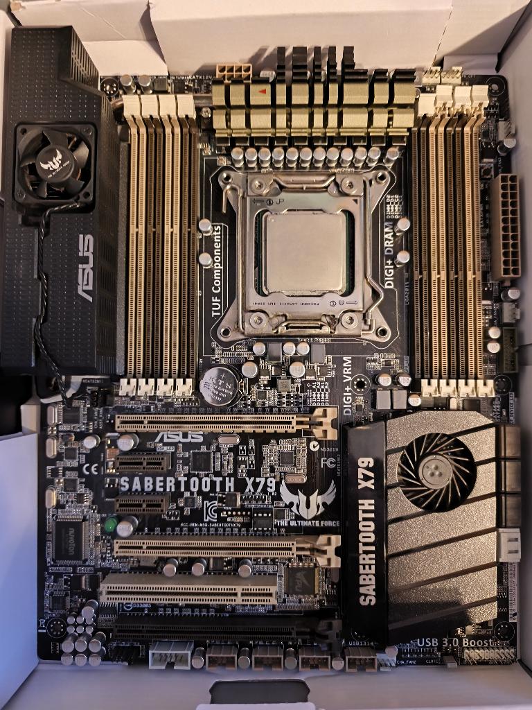 ASUS SABERTOOTH X79 Motherboard LGA2011 DDR3 ATX + I7 3930K, Informatique & Logiciels, Enlèvement ou Envoi, DDR3, Utilisé, ATX
