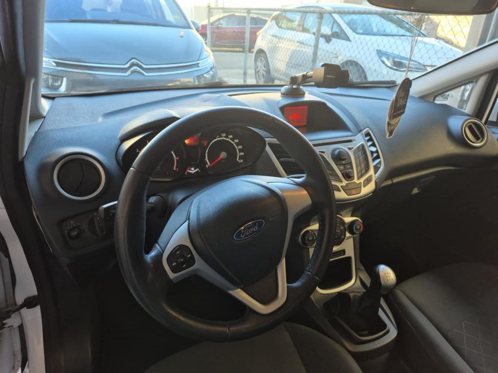 Ford Fiesta, Voorwielaandrijving, Stof, Zwart, Wit