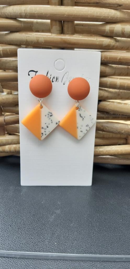 Boucles d'oreilles en corail avec pendentifs carrés, Bijoux, Sacs & Beauté, Boucles d'oreilles, Envoi, Comme neuf, Orange, Pendantes