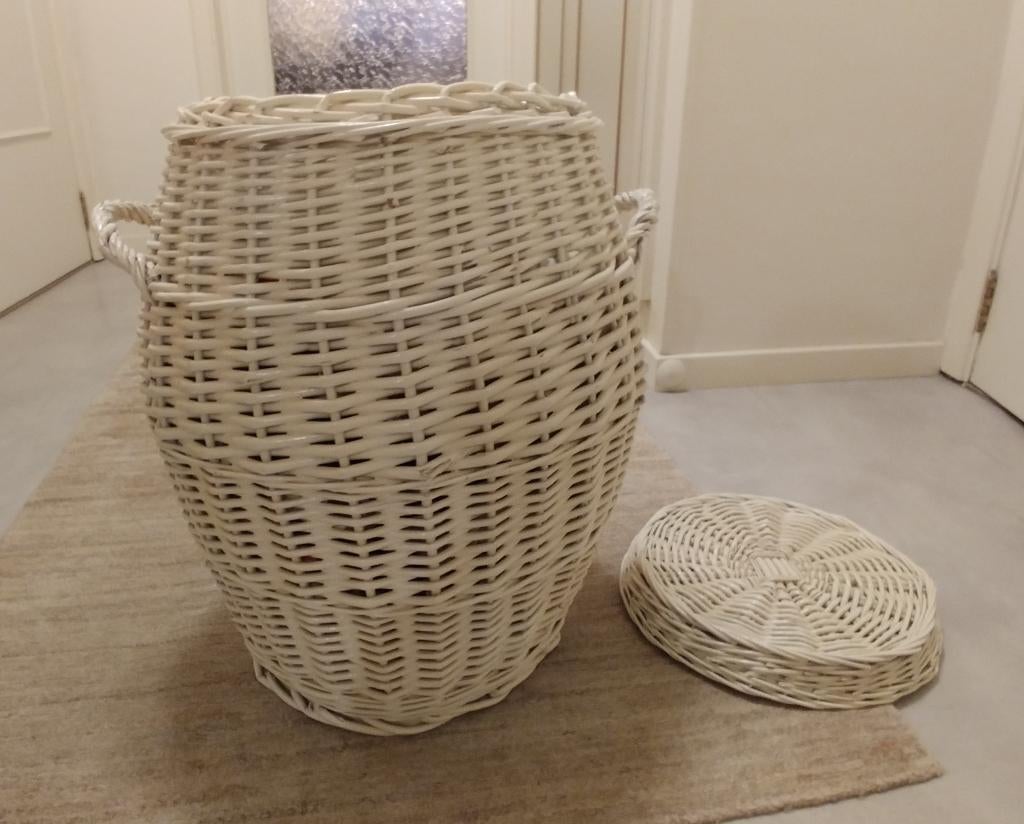 Witte rotan/rieten wasmand of opbergmand, Ophalen, Mand, Rond, Zo goed als nieuw