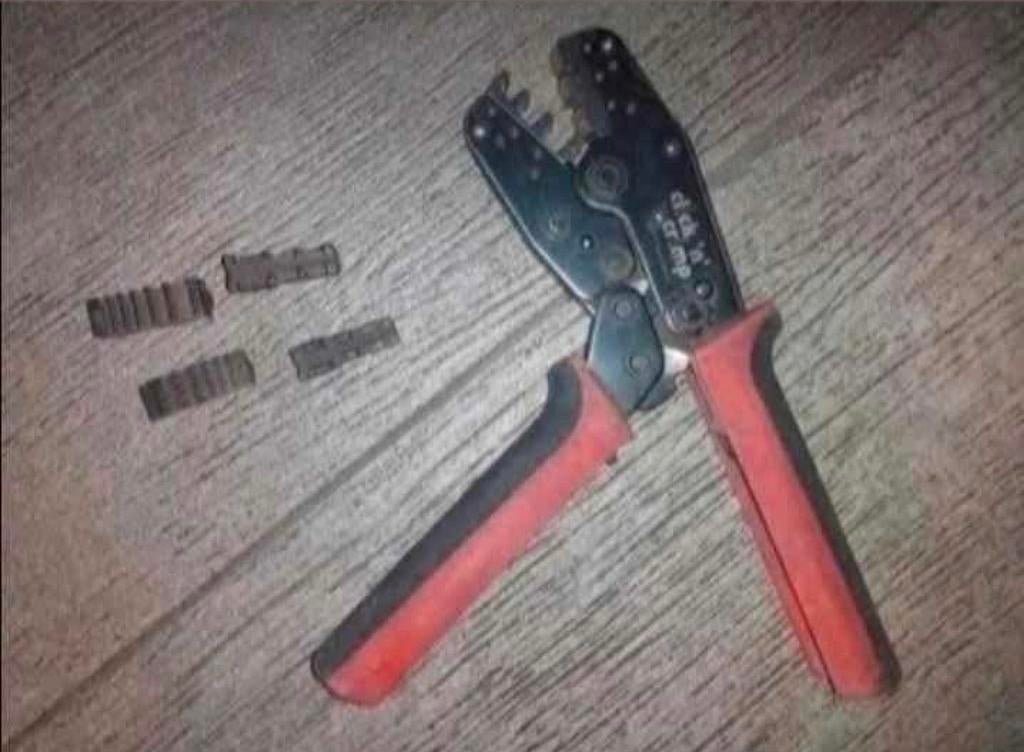 Pince a sertir, Bricolage & Construction, Outillage | Outillage à main