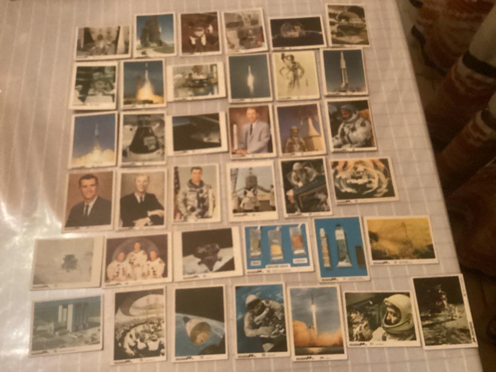 37 chromos prenten ruimtevaart Monty chewing gum, Collections, Enlèvement ou Envoi, Utilisé