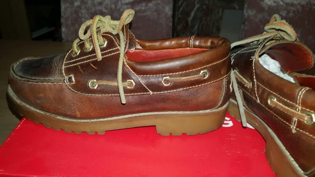 Chaussures homme pointure 40  nouveau tout cuir pour 15 €, Enlèvement, Comme neuf