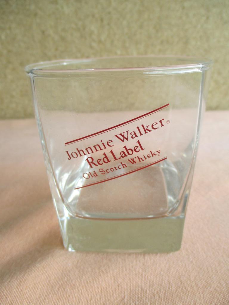 whisky glas red label, Collections, Verres & Petits Verres, Neuf, Autres types, Enlèvement ou Envoi