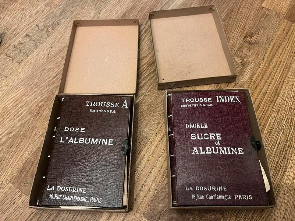2 coffrets médicaux anciens « TROUSSE ALBUMINE », Collections, Objets militaires | Général, Enlèvement ou Envoi