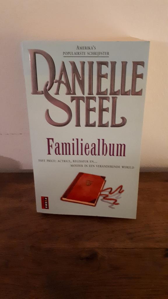 Danielle Steel - Album de famille, Livres, Enlèvement ou Envoi, Comme neuf, Danielle Steel