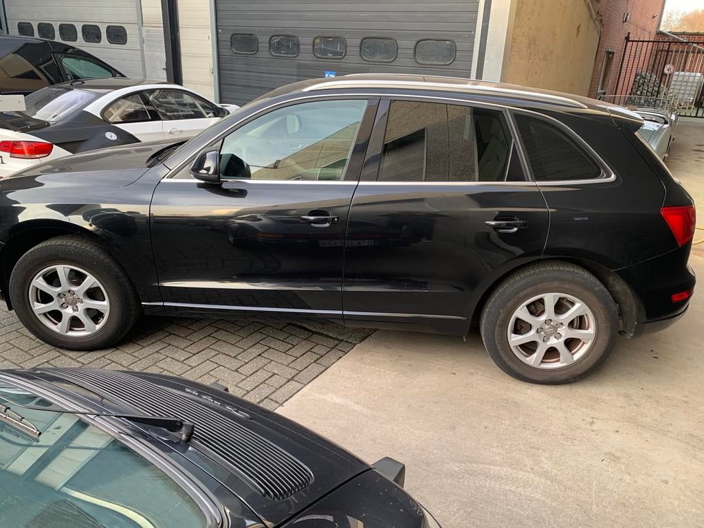 Audi Q5 2,0tdi Quattro auto + LEDER +pano+trekhaak+, Auto's, Automaat, Beige, 4 cilinders, Zwart