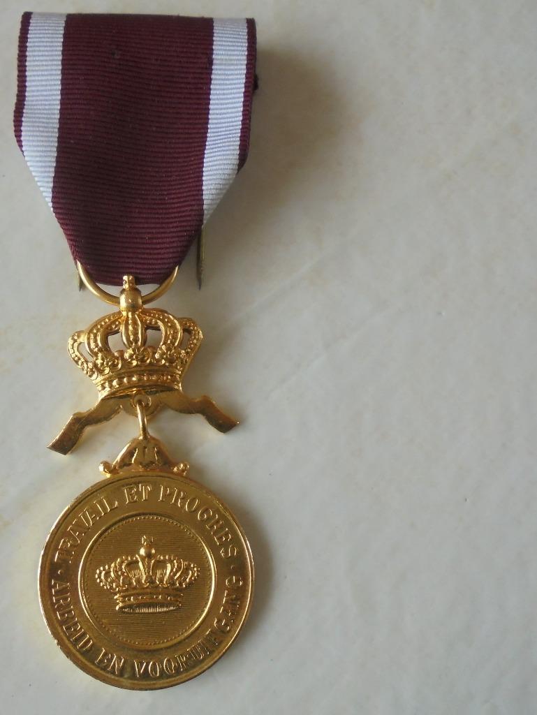 kroonorde gouden medaille, Verzamelen, Militaria | Algemeen, Ophalen of Verzenden, Overige soorten, Lintje, Medaille of Wings