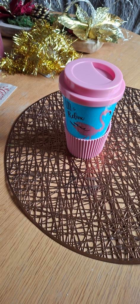 Mug plastique avec couvercle neuf, Collections, Tirelires