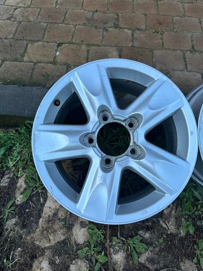 Jantes d'origine Toyota Landcruiser 100 en excellent état, Autos : Pièces & Accessoires, Pneus & Jantes, Jante(s), Enlèvement