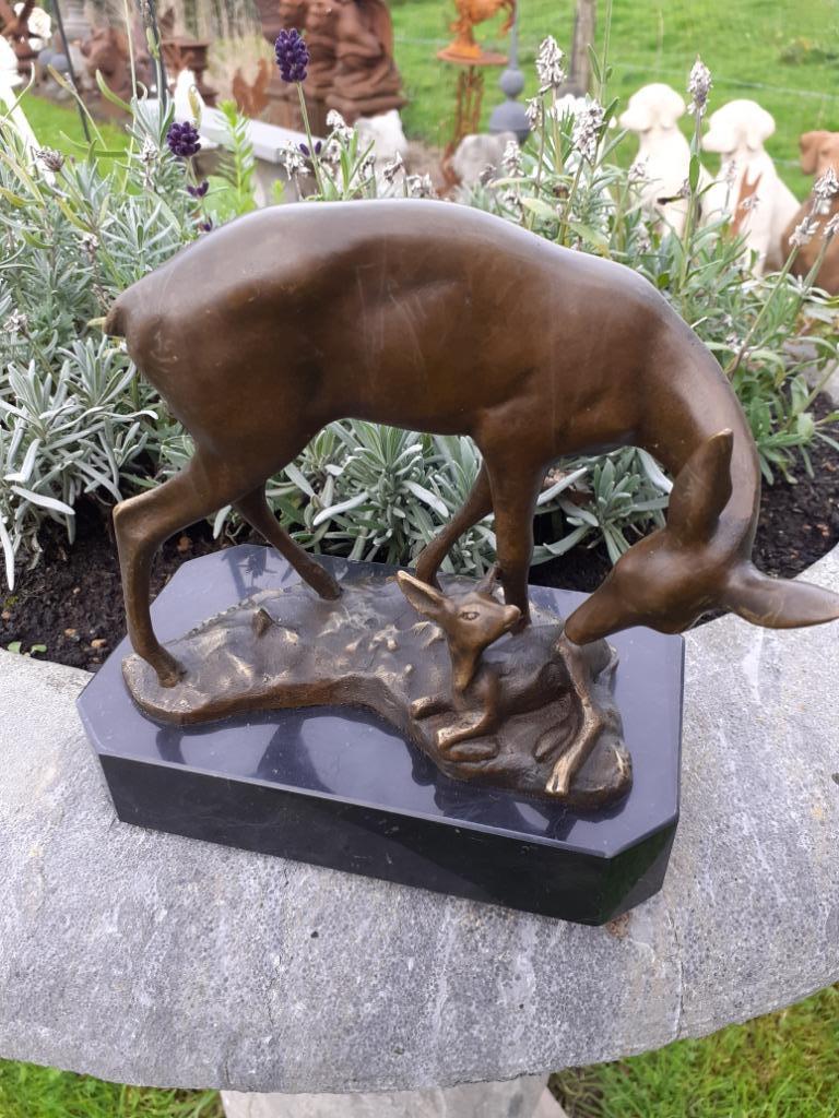 BRONZE ANIMALIER SIGNE BARYE (la biche et son faon)., Antiquités & Art, Enlèvement ou Envoi, Bronze