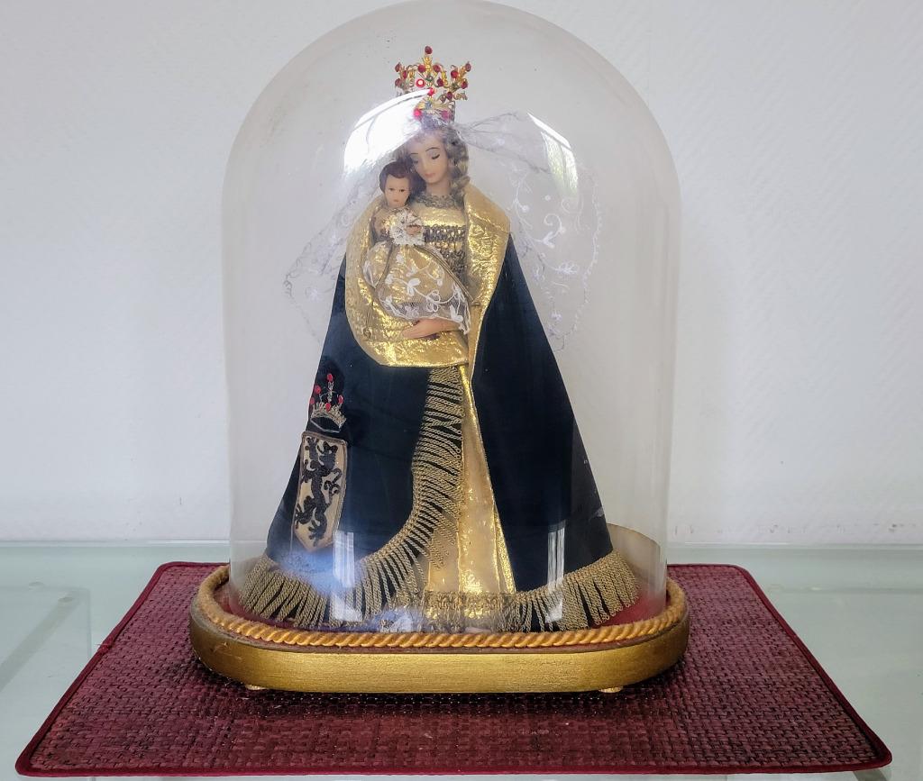NOTRE DAME DE FLANDRE SOUS UNE CLOCHE DE VERRE, Enlèvement
