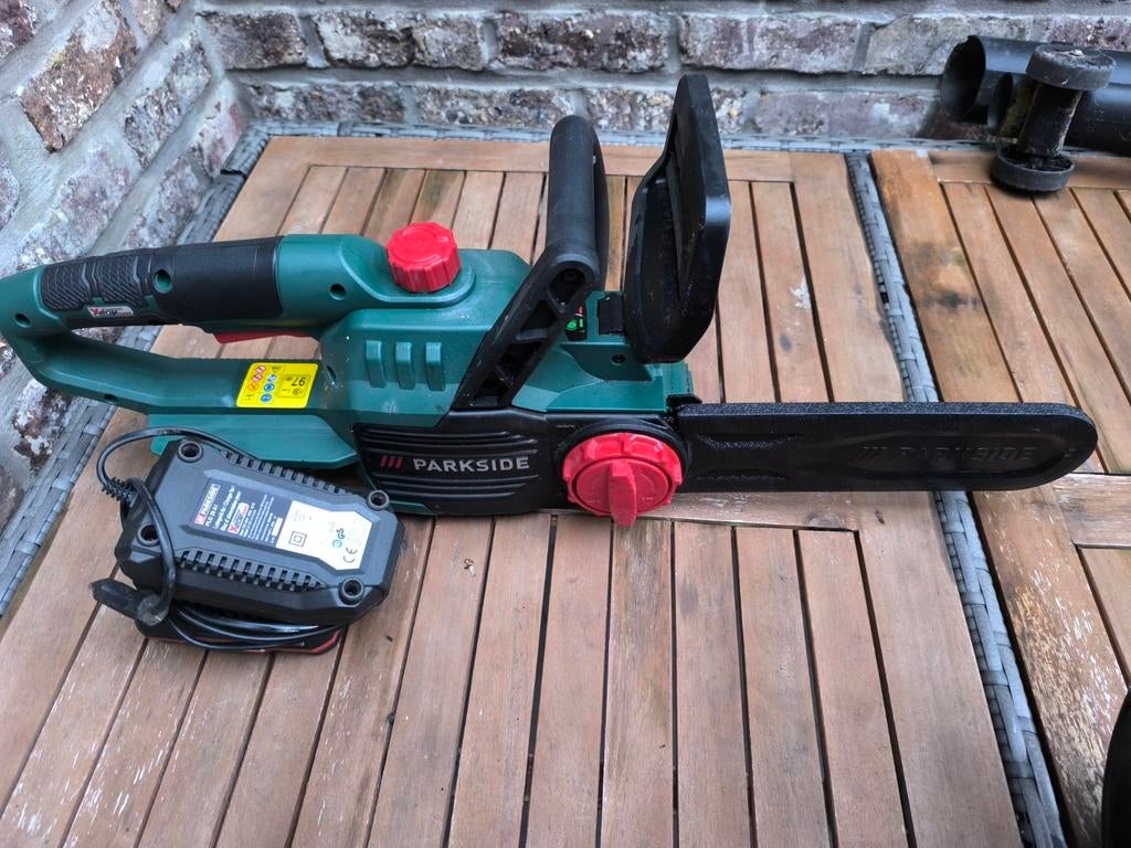 Kleine Boomzaag op accu, Ophalen, Boomzaag