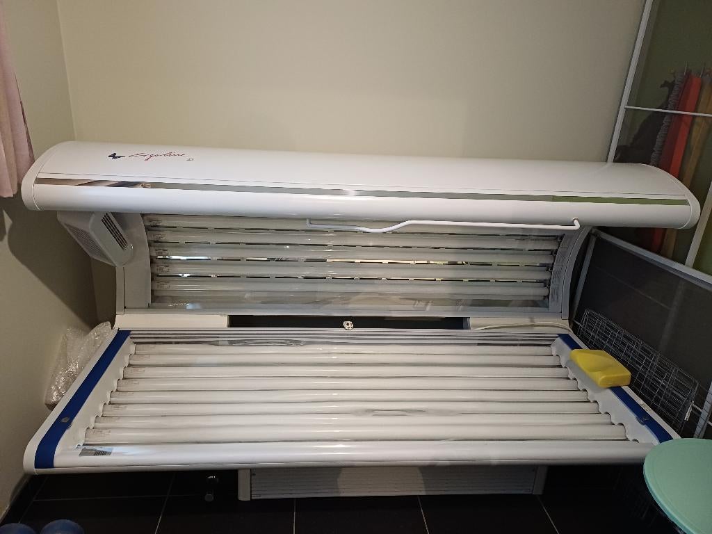 zonnebank , Ergoline 22, Ophalen, Zo goed als nieuw, Zonnebank dubbelzijdig, 15 lampen of meer