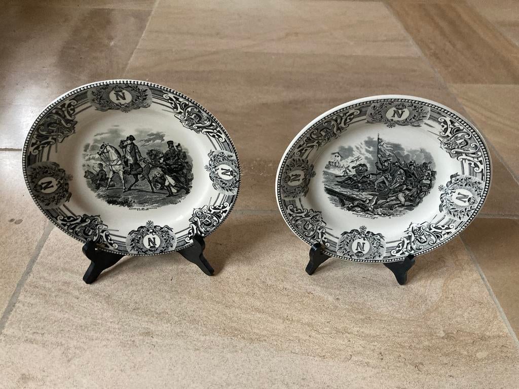 2 Napoleonschalen gestempeld.  Diameter 24cm + twee houders., Ophalen