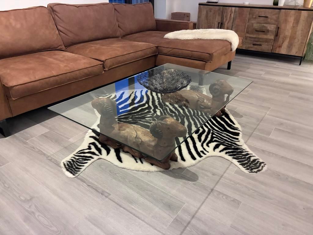 Table basse avec chèvres en bois et verre, Maison & Meubles, Canapés | Salons, Enlèvement, Utilisé, Bois