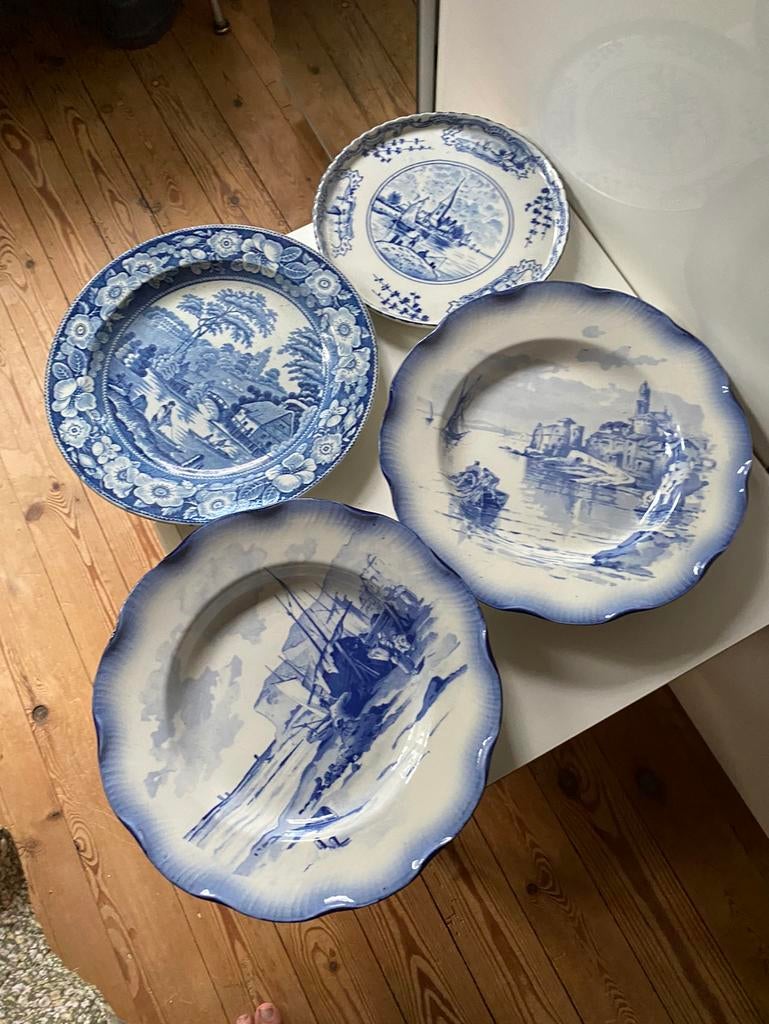 4 mooie borden, Antiquités & Art, Antiquités | Services (vaisselle) complet, Enlèvement