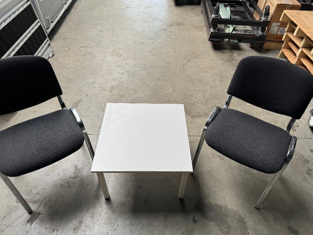 Bijzettafel met stoelen, Ophalen