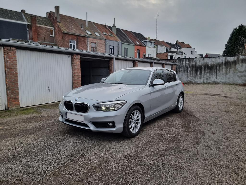BMW 116d Model Advantage - Automaat, Auto's, BMW, Automaat, 116 g/km, 5 deurs, Zilver of Grijs