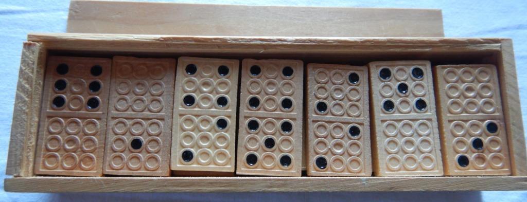Jeu de DOMINOS en bois., Enlèvement ou Envoi