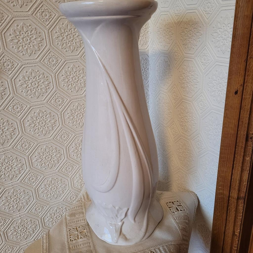 Antieke stenen vaas, Enlèvement