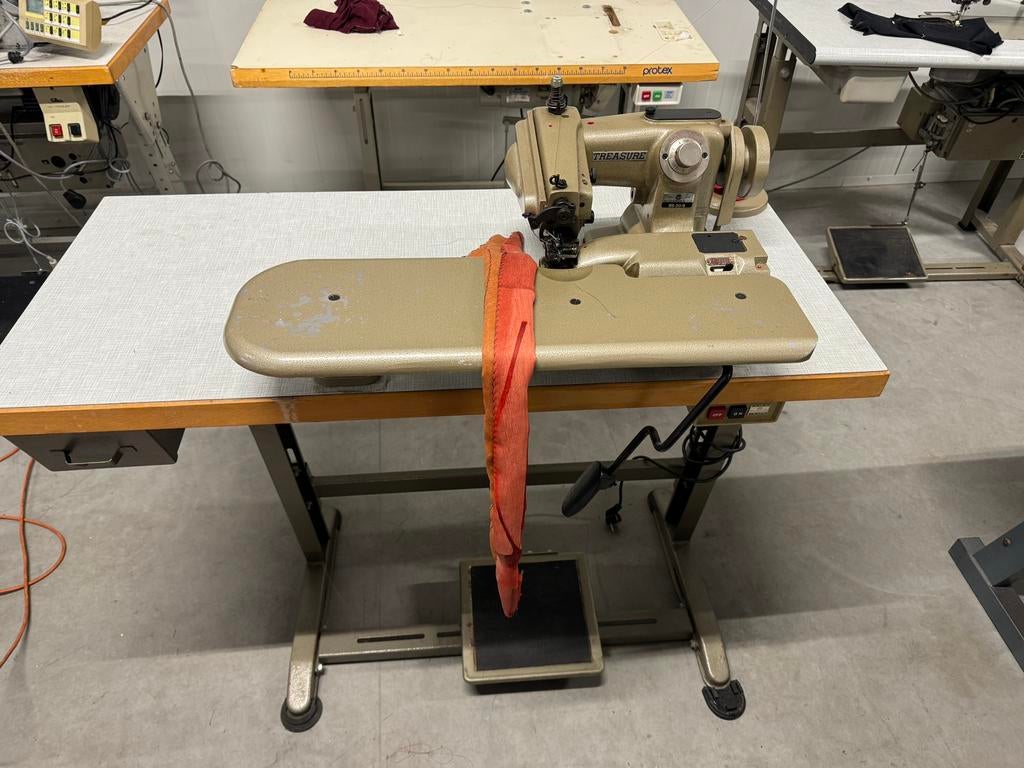 Industriële blindzoom naaimachine treasure bs-20-9, Hobby en Vrije tijd, Naaimachines en Toebehoren, Gebruikt, Naaimachine, Brother