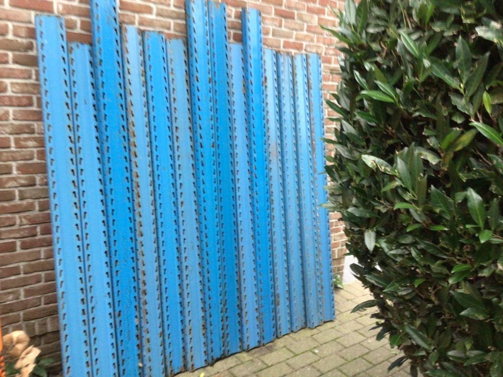 IJzeren staanders voor magazijnrek, Ophalen