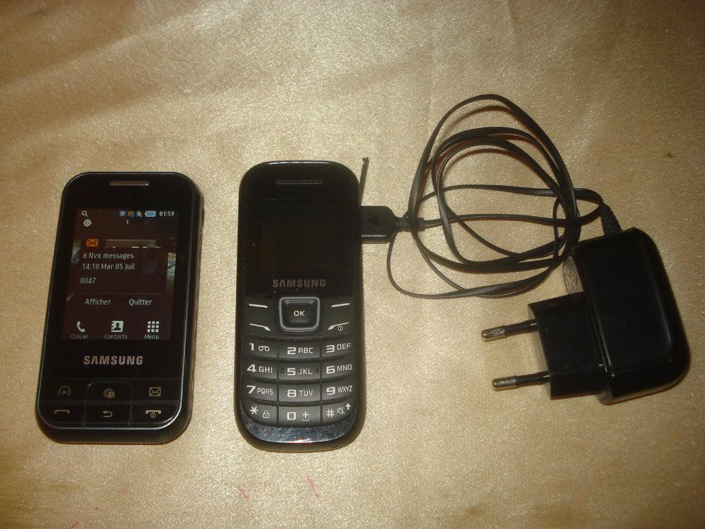 SAMSUNG GT-C3500 + SAMSUNG GT-E1200 Lot de 2 Gsm Vintage, Télécoms, Téléphonie mobile | Samsung, Enlèvement ou Envoi, Utilisé