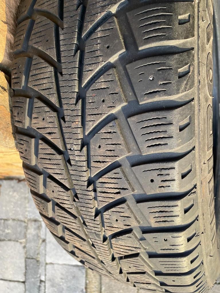 Pneus hiver  uniroyal 215/65/R16, Enlèvement