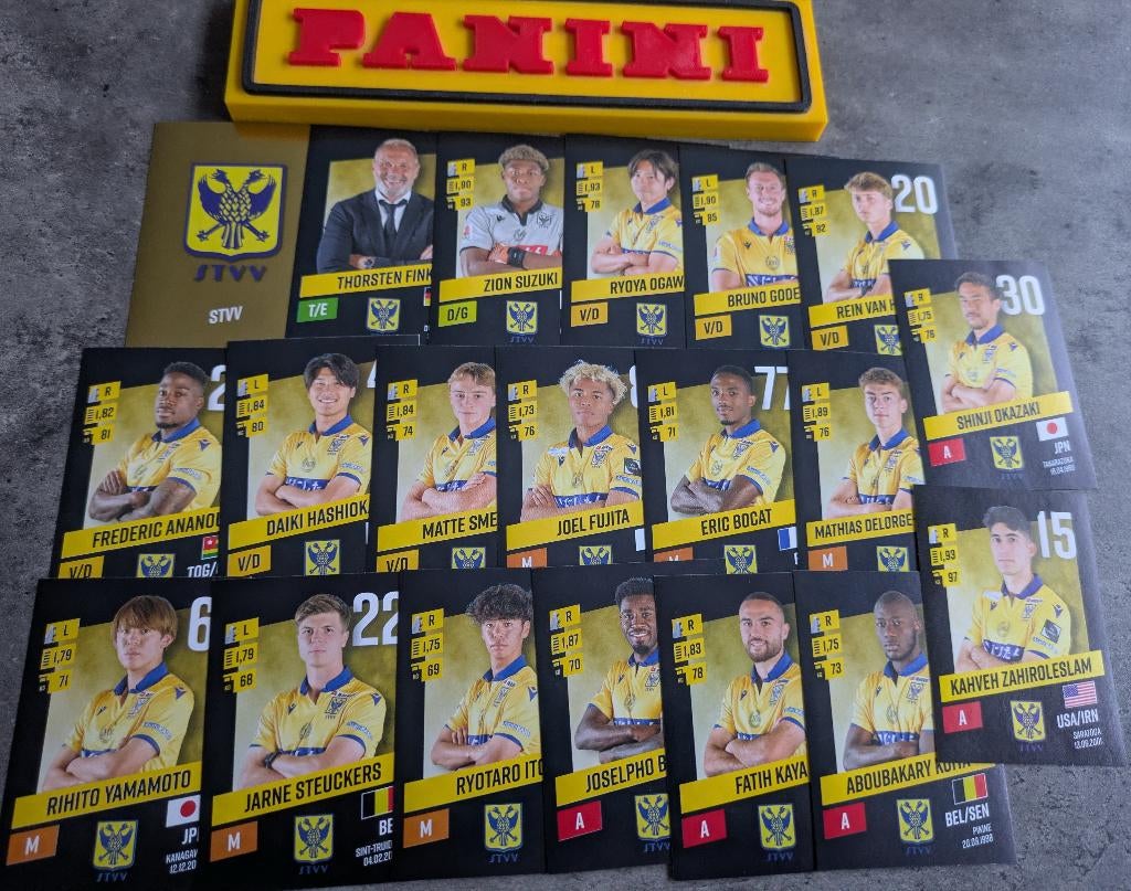 Panini FOOTBALL 2023/24 20 AUTOCOLLANTS STVV ST TRUIDEN, Enlèvement ou Envoi, Neuf