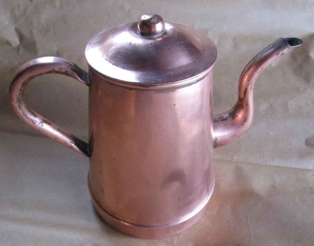hele oude koperen theepot, Enlèvement, Cuivre