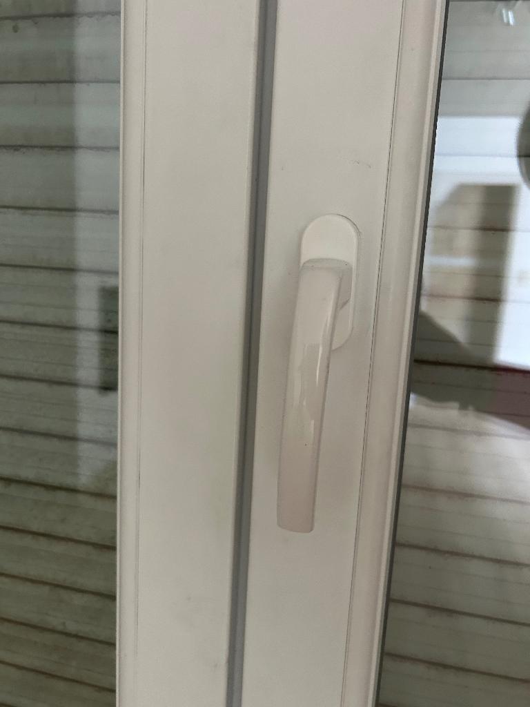 Diverse witte pvc ramen dubbel glas + vliegenraam+ rolluik, Double vitrage, 120 à 160 cm, Fenêtre de façade ou Vitre, Enlèvement