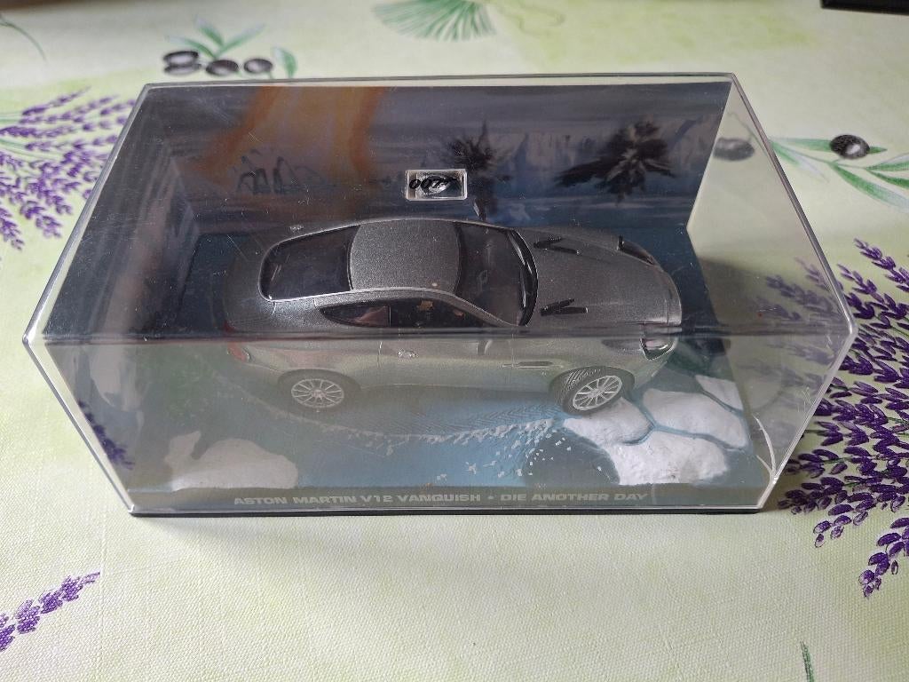 Aston Martin V12 Vanquish van James Bond (Fabbri), Hobby en Vrije tijd, Modelauto's | 1:43, Ophalen of Verzenden, Nieuw, Auto