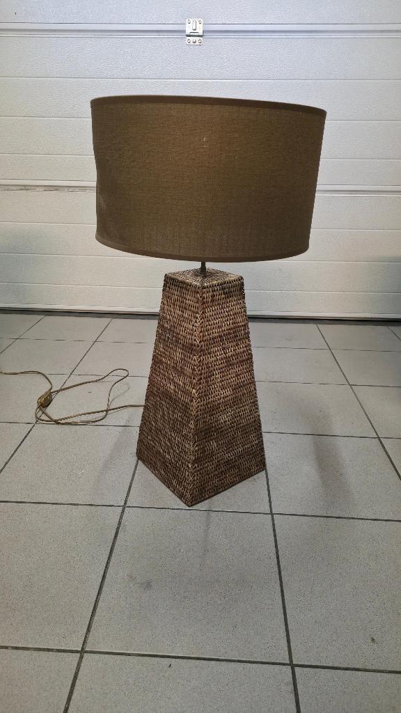 Lampe avec abat jour couleur taupe, Maison & Meubles, Lampes | Abat-jour, Enlèvement, Comme neuf, Autres formes, 50 cm ou plus