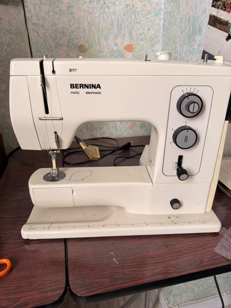 Machine à coudre Bernina, Hobby & Loisirs créatifs, Machines à coudre & Accessoires, Enlèvement, Comme neuf, Machine à coudre