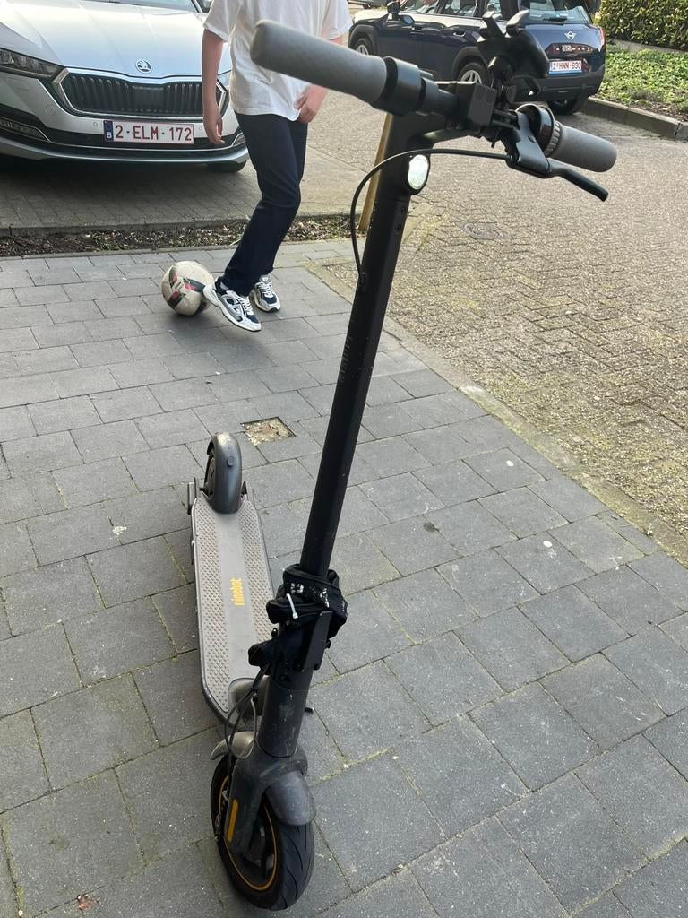 Elektrische step ninebot g30, Fietsen en Brommers, Steps, Ophalen, Zo goed als nieuw, Elektrische step (E-scooter)