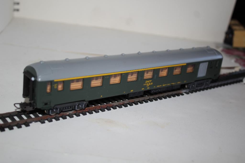 lima ho voiture fourgon 1ère classe SNCF, Hobby & Loisirs créatifs, Trains miniatures | HO, Enlèvement ou Envoi, Wagon, Lima, Courant continu