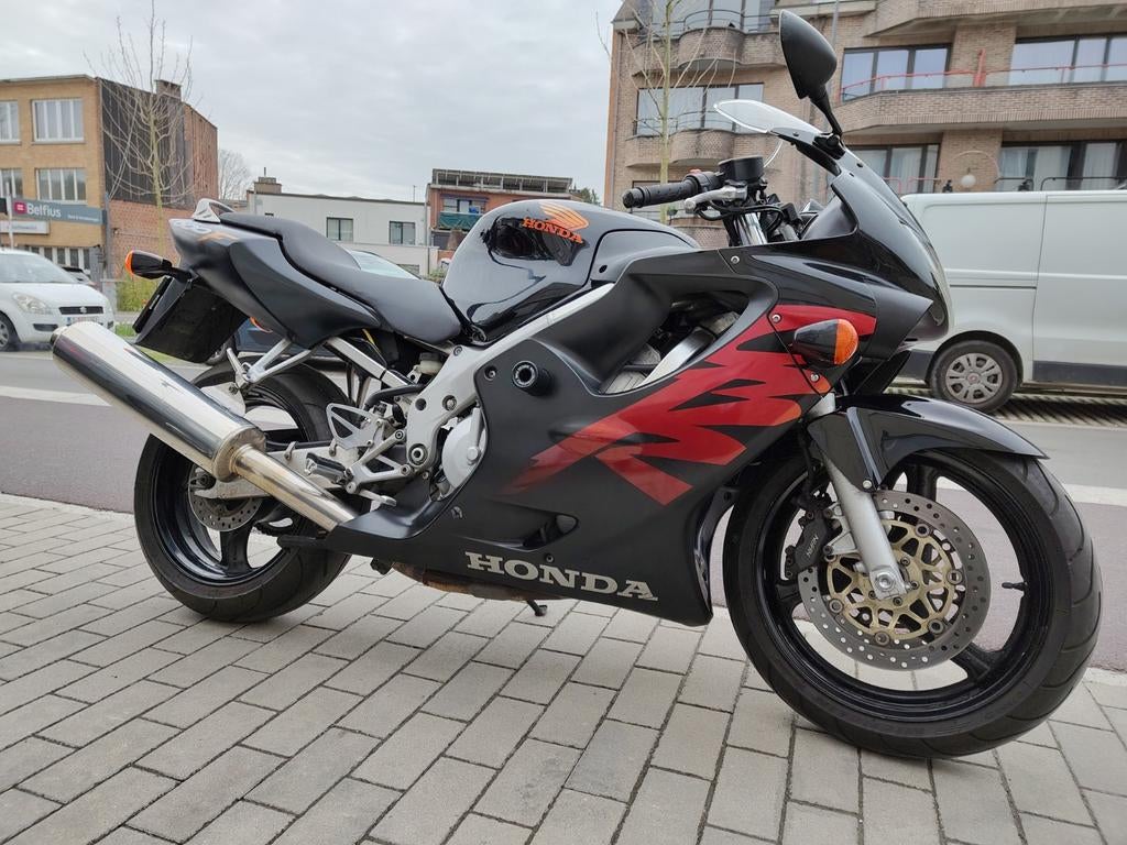 CBR 600f, Motoren