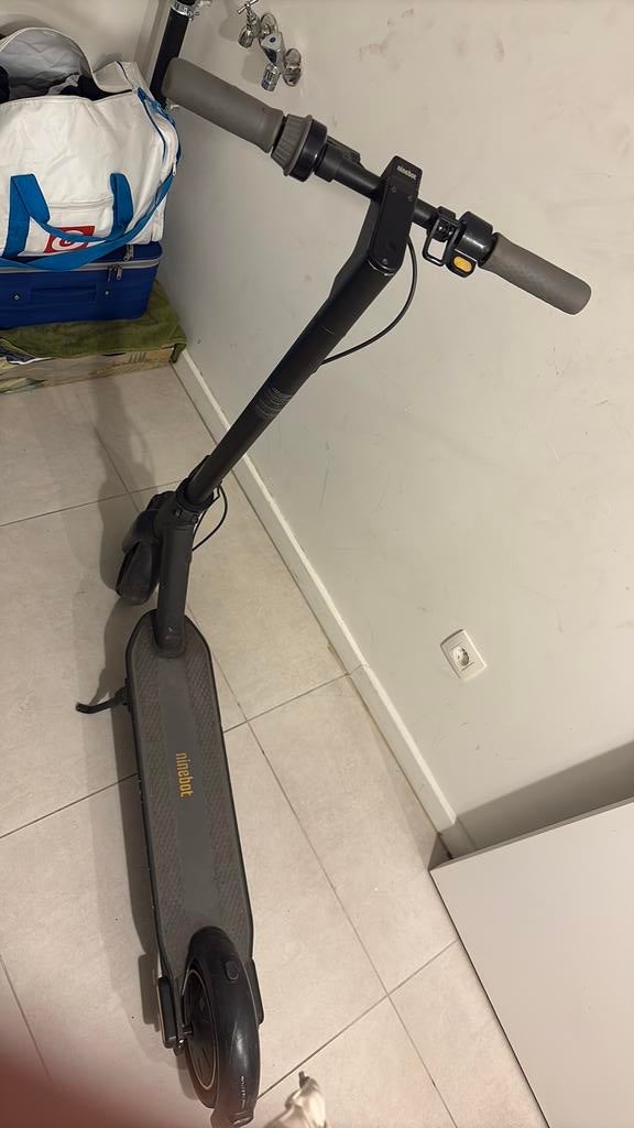 Ninebot, Fietsen en Brommers, Steps, Ophalen, Zo goed als nieuw, Elektrische step (E-scooter)