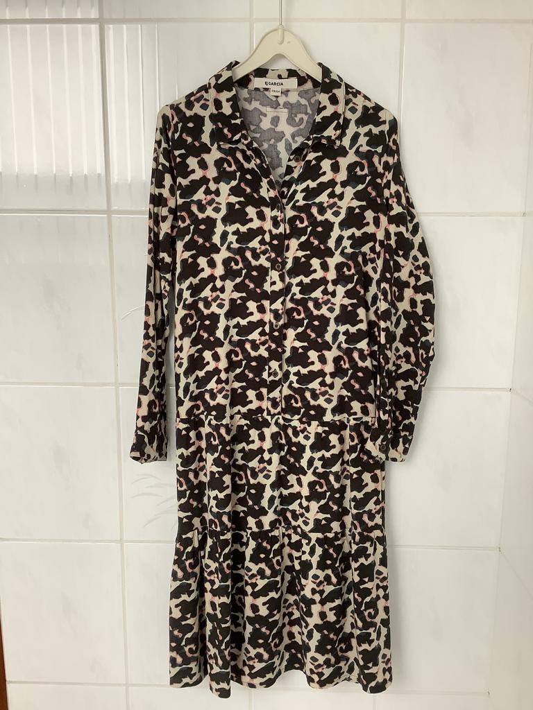 Kleedje 9 jaar. Van een kindje en nieuw gekocht., Kinderen en Baby's, Kinderkleding | Maat 134, Ophalen of Verzenden, Zo goed als nieuw