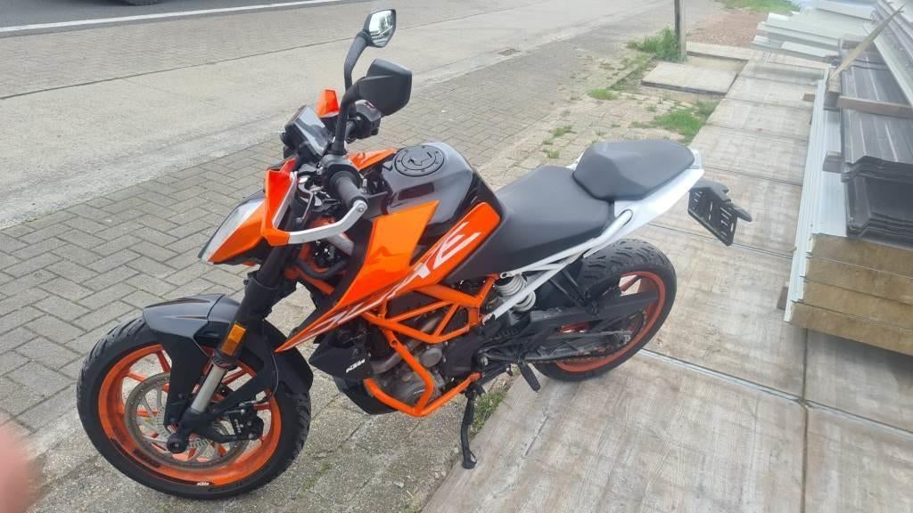 KTM	Duke 390, Motos, 390 cm³, Entreprise, 12 à 35 kW